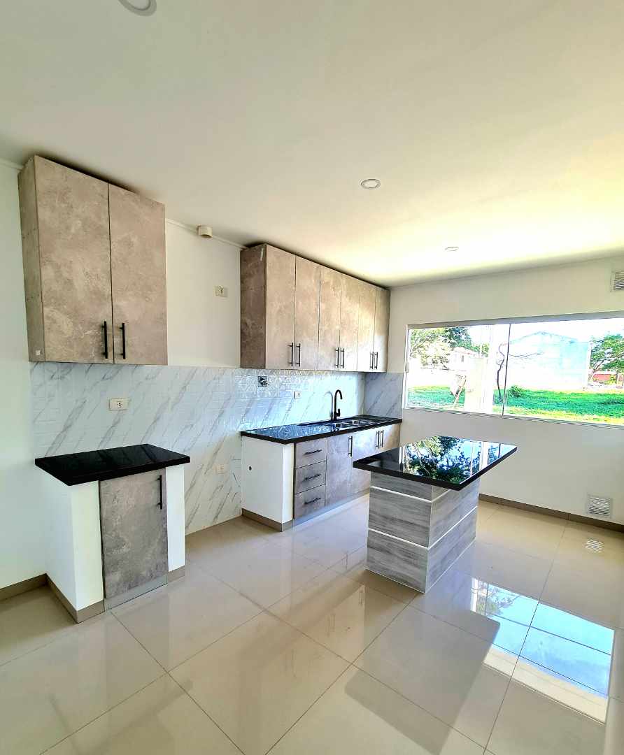 Casa Zona Norte 
km 8½ Banzer (Zona Col. Cambridge)
Condominio Las Palmeras 2 Foto 20