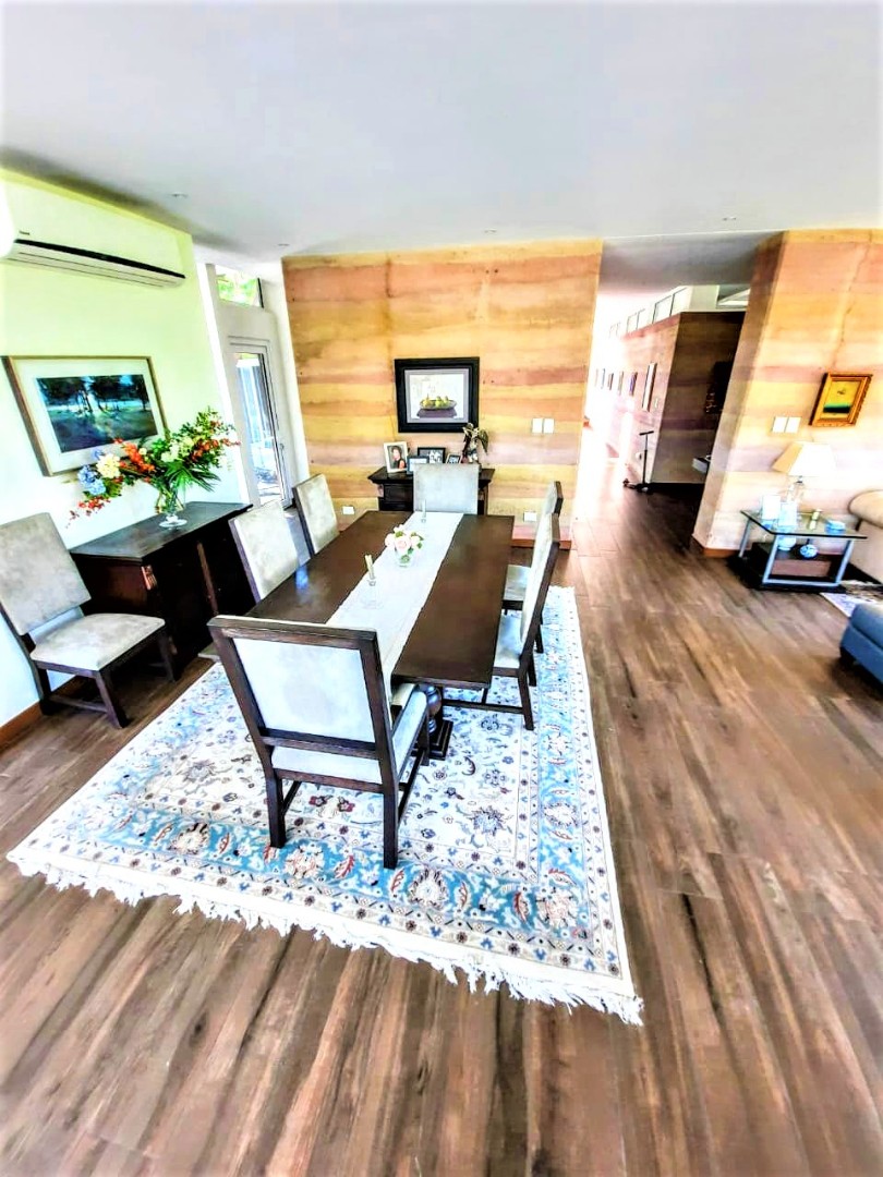 Casa en Urubó en Santa Cruz de la Sierra 5 dormitorios 5 baños 3 parqueos Foto 4