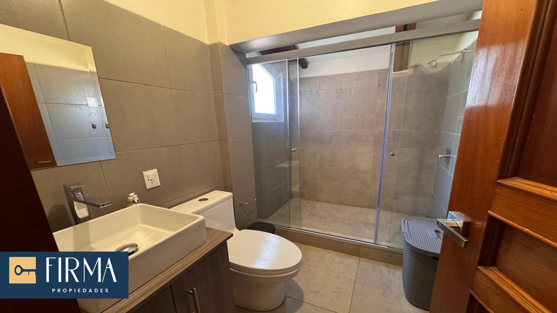 Casa en Irpavi en La Paz 4 dormitorios 6 baños 3 parqueos Foto 9