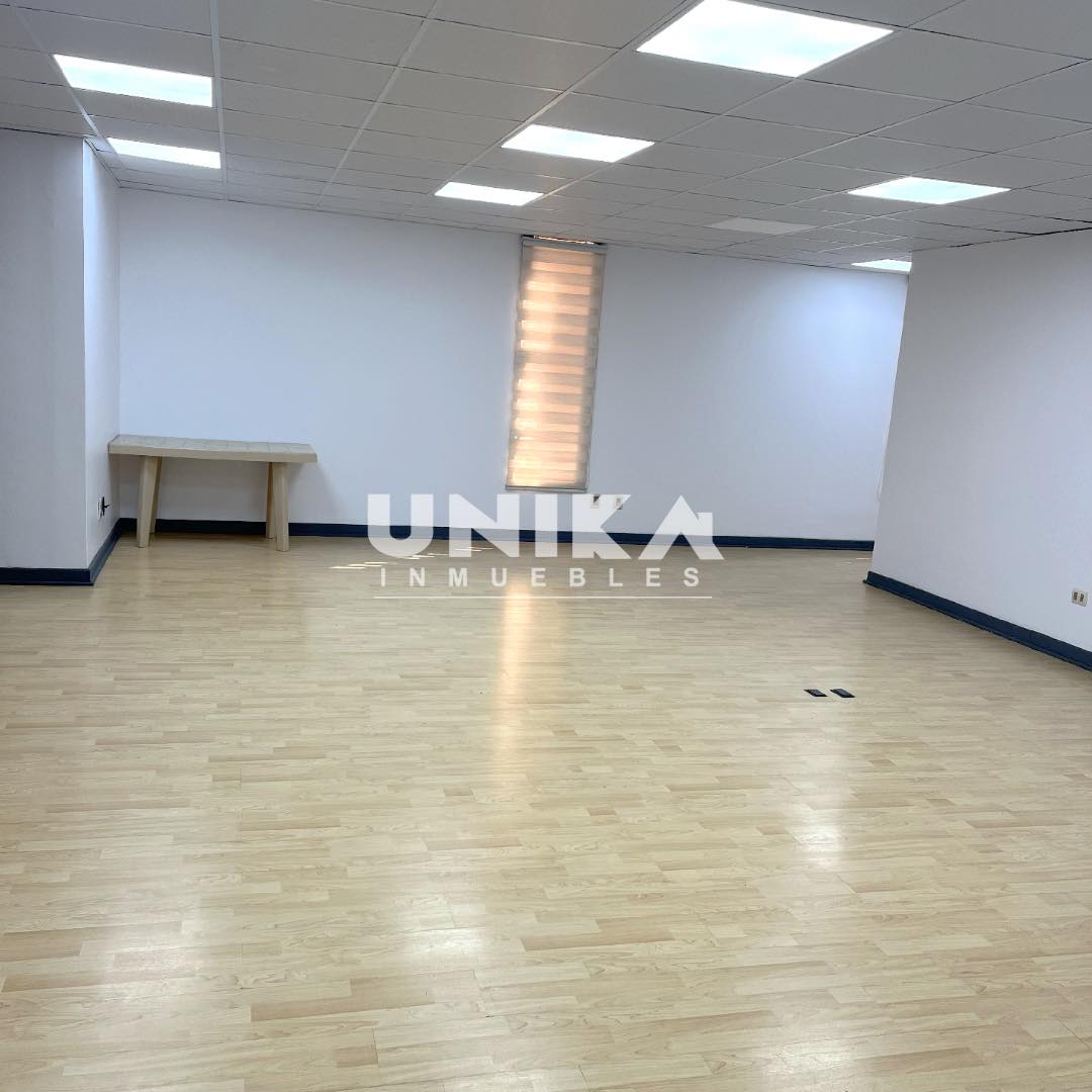 Oficina en AlquilerAMPLIA OFICINA SOLEADA EN LA MEJOR UBICACIÓN , ASCENSOR PRIVADO 4 AMBIENTES , SALA DE REUNIÓN. Foto 25