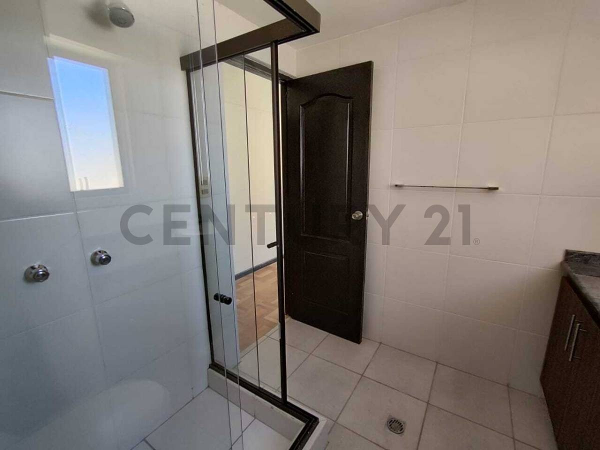 Departamento en Achumani en La Paz 3 dormitorios 4 baños 1 parqueos Foto 8