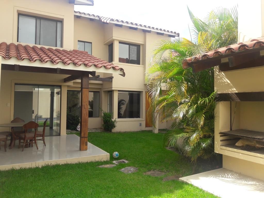 Casa en Entre 5to y 6to anillo Norte en Santa Cruz de la Sierra 4 dormitorios 4 baños 3 parqueos Foto 2