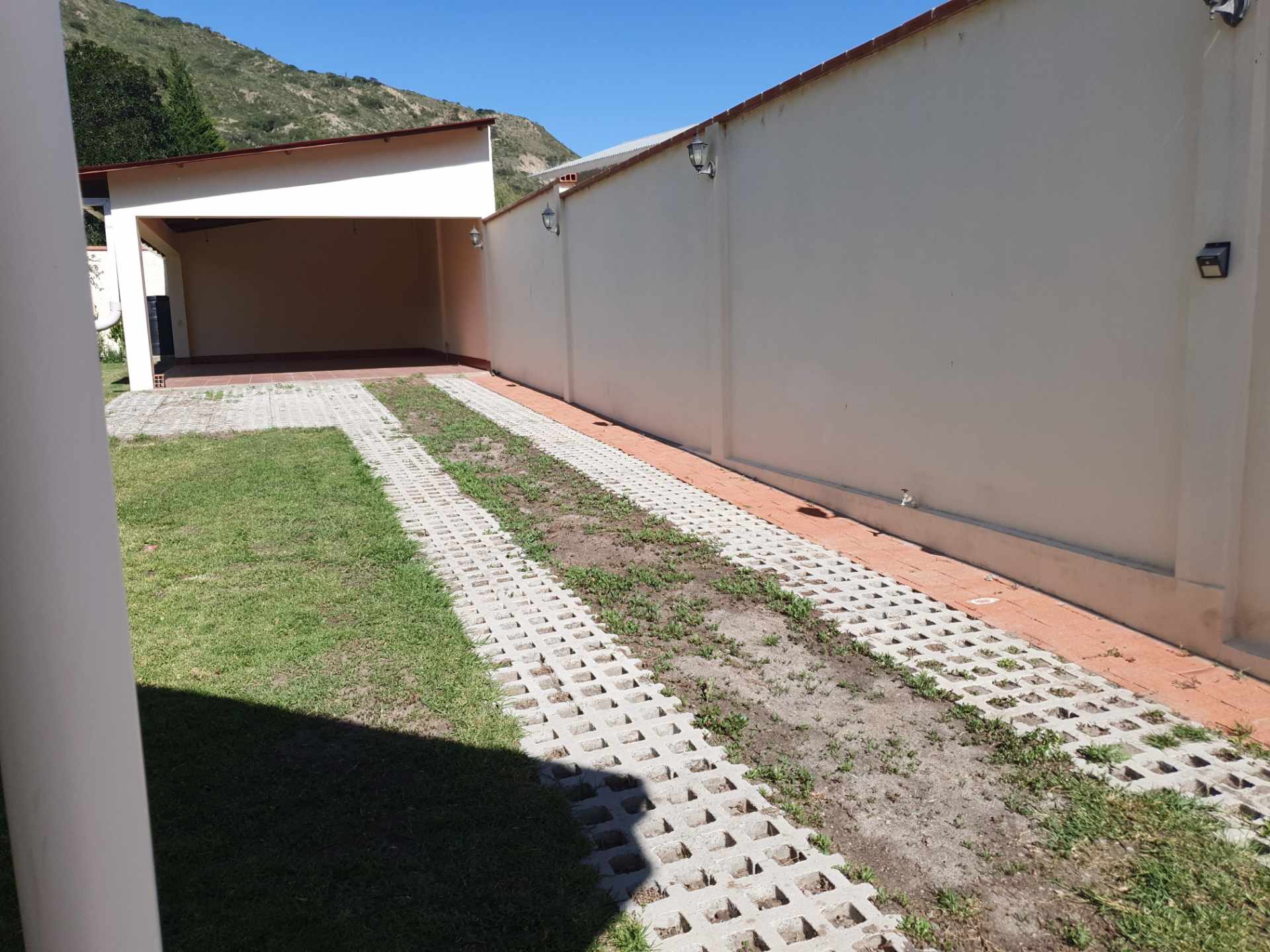 Casa en VentaZona Sur, Huajchilla. Urbanizacion Bartos. 4 dormitorios 4 baños 6 parqueos Foto 4
