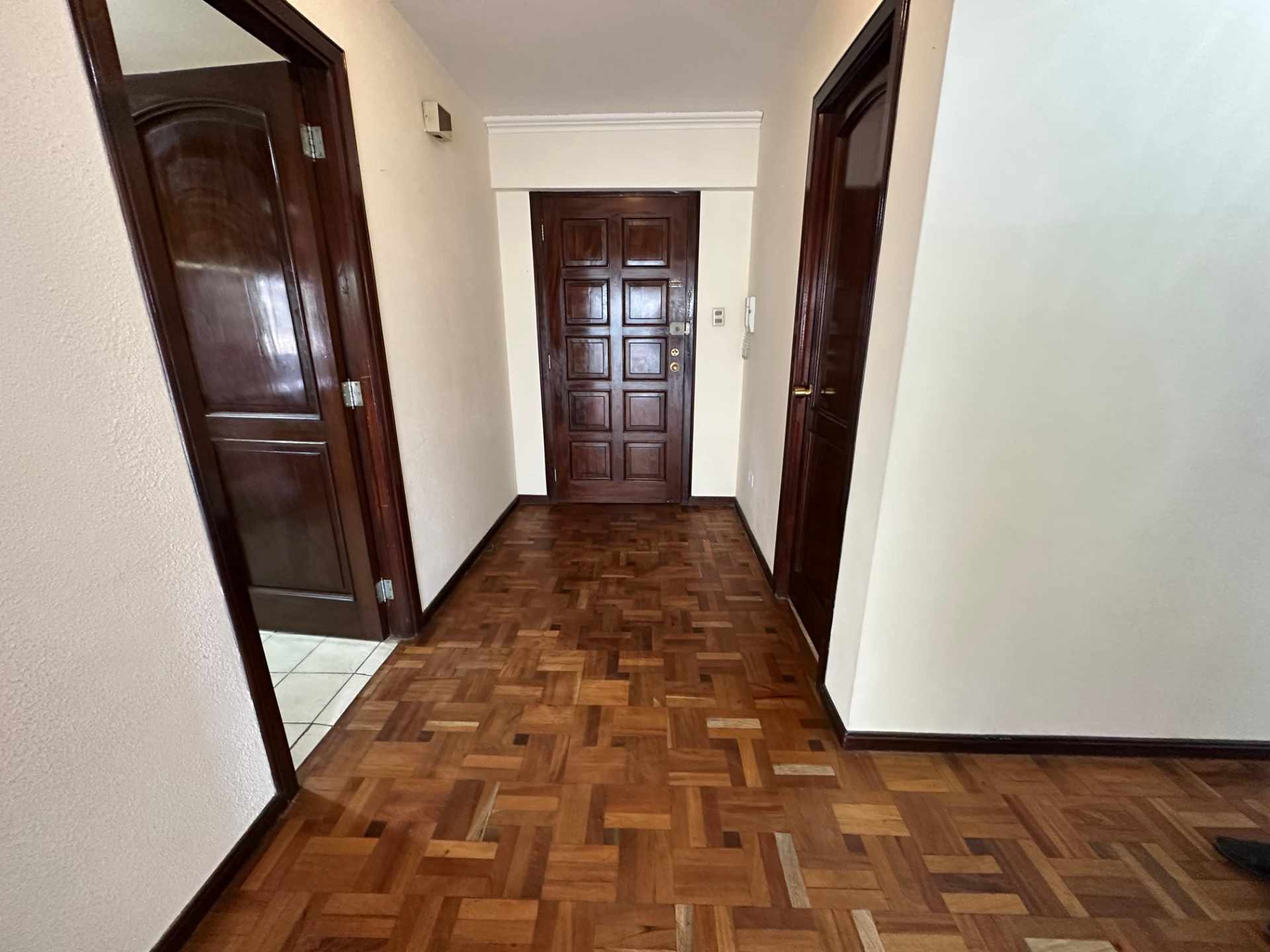Departamento en San Jorge en La Paz 4 dormitorios 4 baños 1 parqueos Foto 19