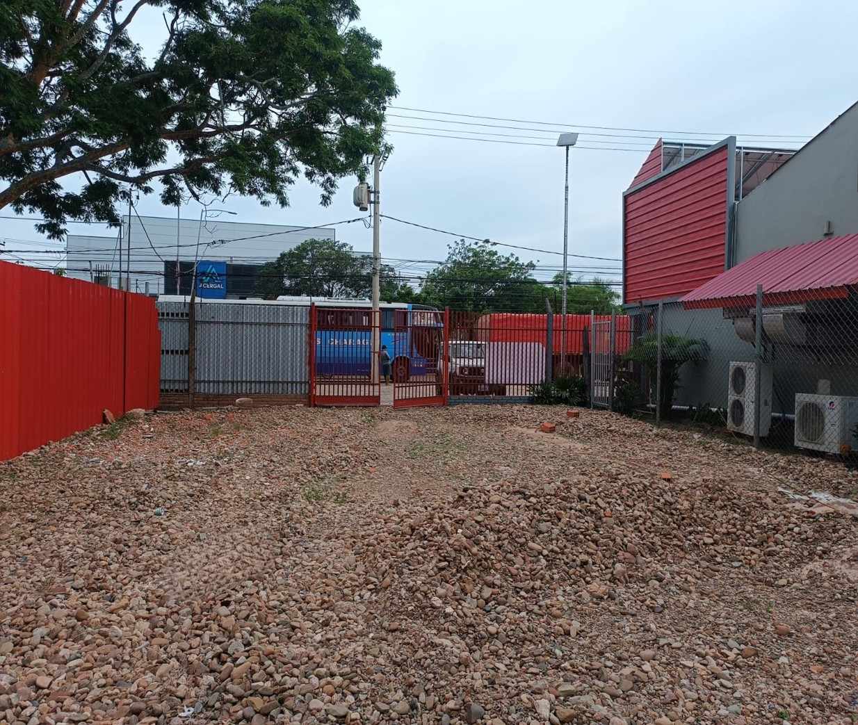 Local comercial en Entre 4to y 5to anillo Oeste en Santa Cruz de la Sierra  1 baños  Foto 2