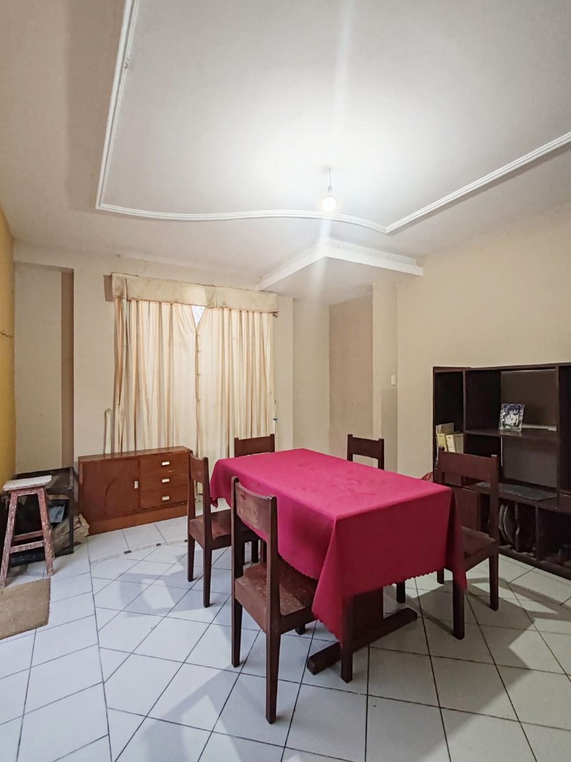 Casa en VentaZONA ESTE - AV. CANAL COTOCA
A 2 cuadras de la avenida 6 dormitorios 4 baños 3 parqueos Foto 11