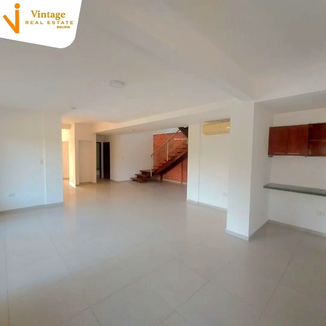 Casa en Urubó en Santa Cruz de la Sierra 6 dormitorios 5 baños 3 parqueos Foto 5