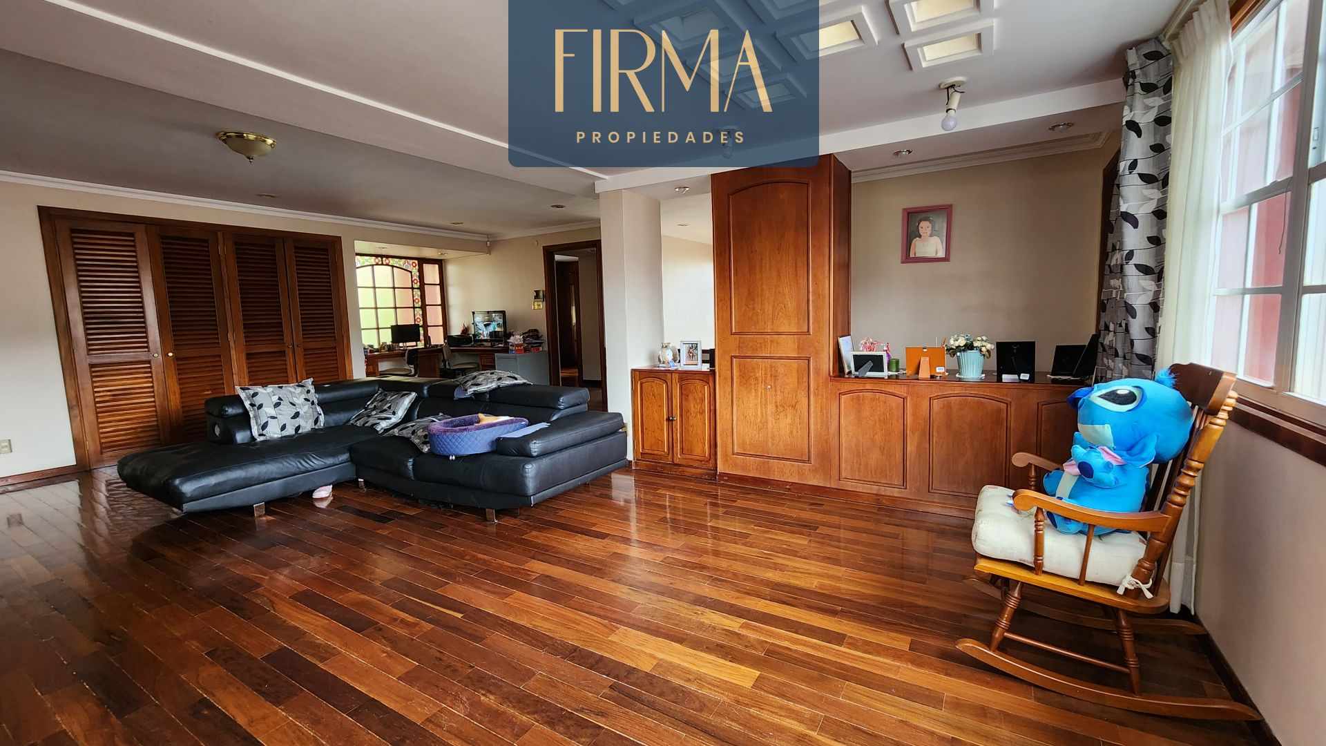 Casa en VentaIRPAVI (INICIO) 4 dormitorios 5 baños 5 parqueos Foto 2