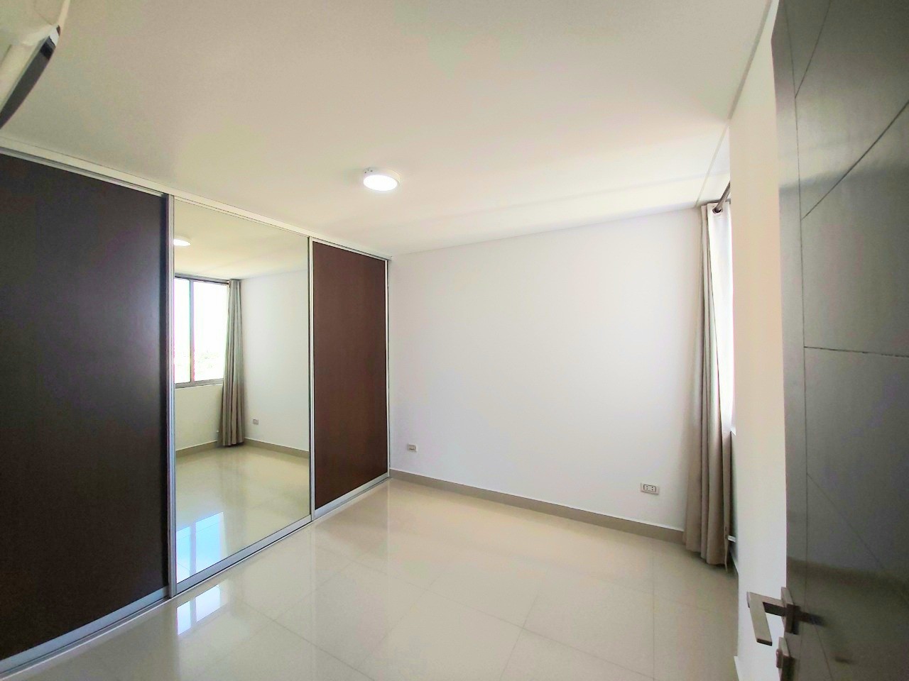 Departamento en VentaAlameda Potosí casi esquina Irala Edificio Torre Vanguardia  Foto 9