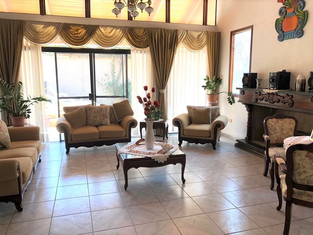 Terreno en VentaEn Ubicación Privilegiada De Ocasión En Venta Amplio Terreno (1.105 m2) con casa Ideal para Desarrollo Inmobiliario o Comercial - 3er Anillo y Radial 26    Foto 7