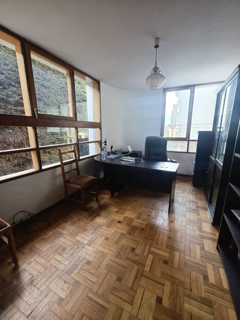 Casa en Calacoto en La Paz 4 dormitorios 5 baños 3 parqueos Foto 7