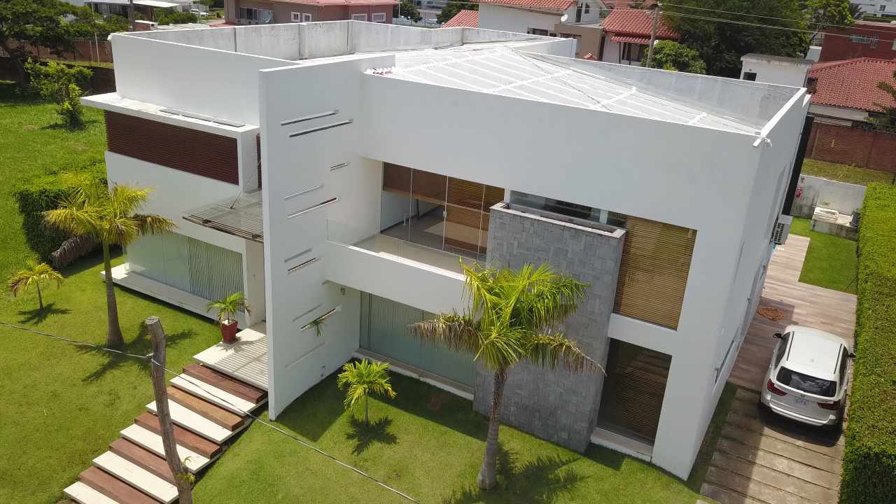 Casa en Urubó en Santa Cruz de la Sierra 3 dormitorios 5 baños 4 parqueos Foto 1