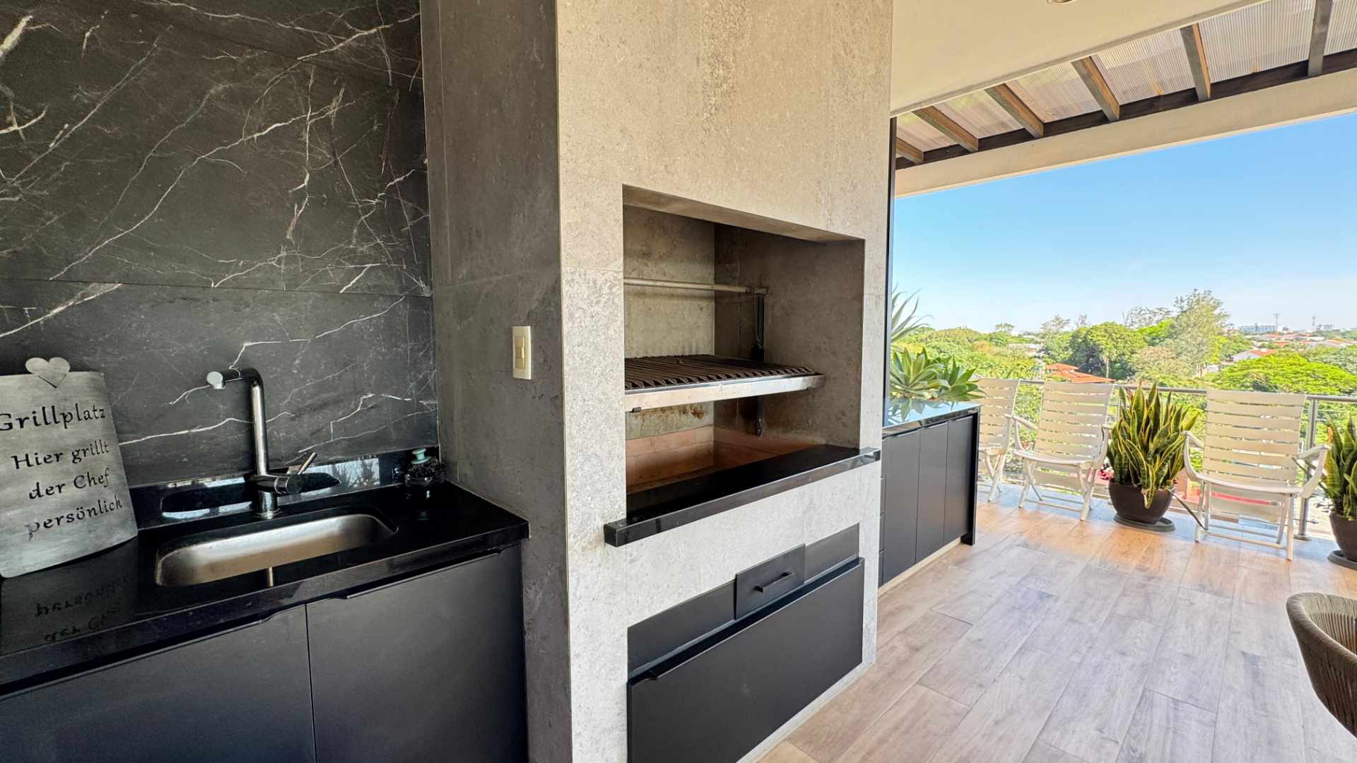 Departamento en Entre 8vo y 9no anillo Norte en Santa Cruz de la Sierra 4 dormitorios 4 baños 2 parqueos Foto 10