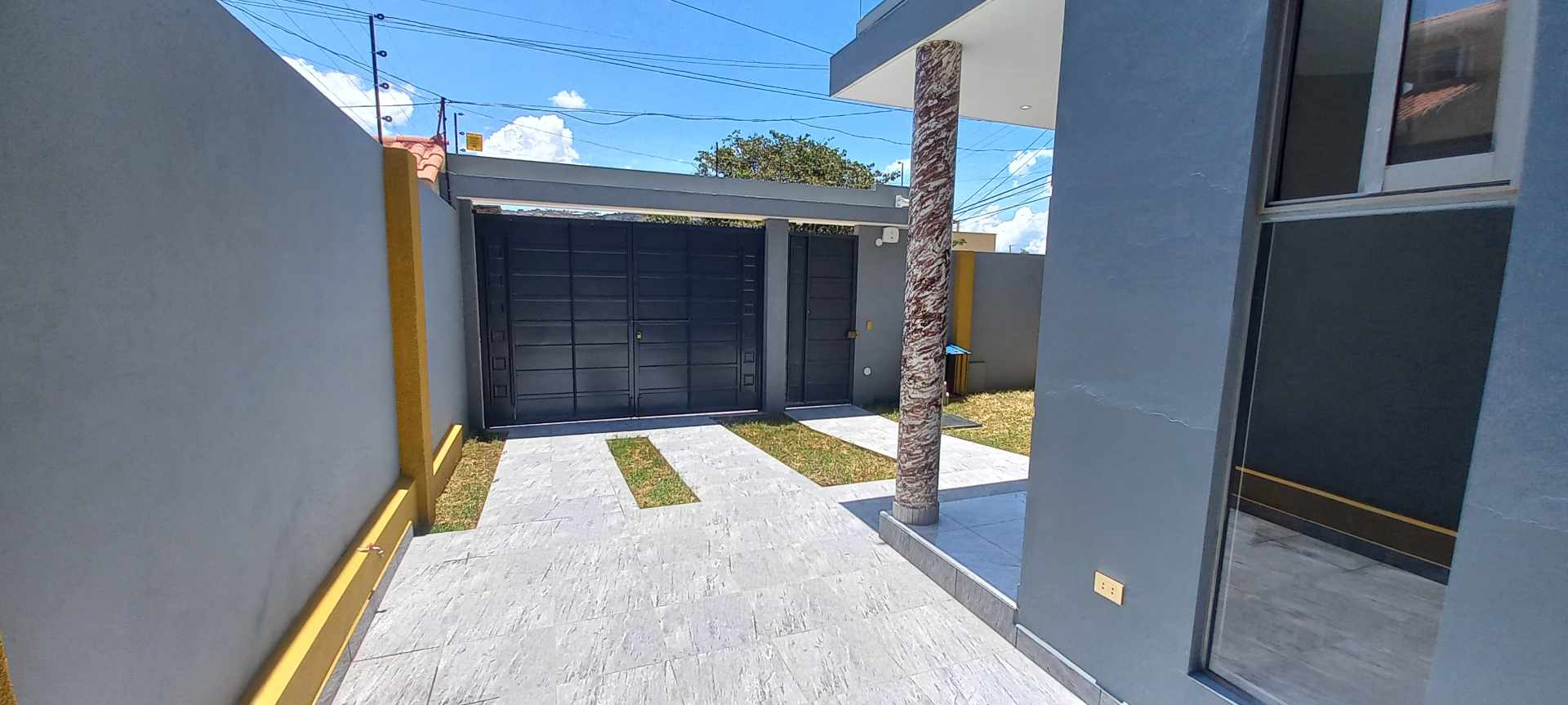 Casa en VentaInmediaciones Campo Ferial y Country Club, OTB Exaltación, en pasaje cerrado, Urbanización La Rinconada, Zona Alalay 4 dormitorios 5 baños 3 parqueos Foto 3