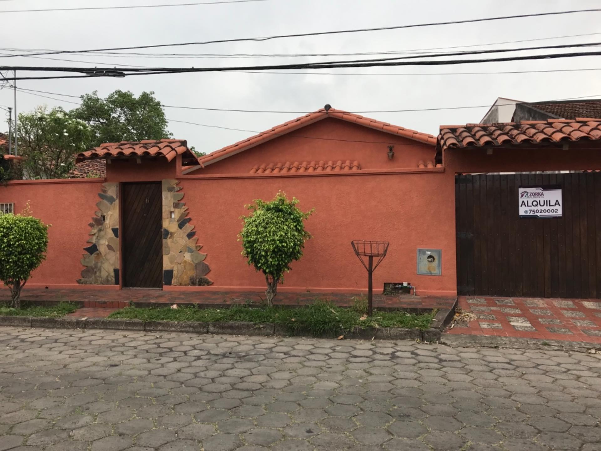 Casa en Barrio Urbari en Santa Cruz de la Sierra 3 dormitorios 3 baños 3 parqueos Foto 6