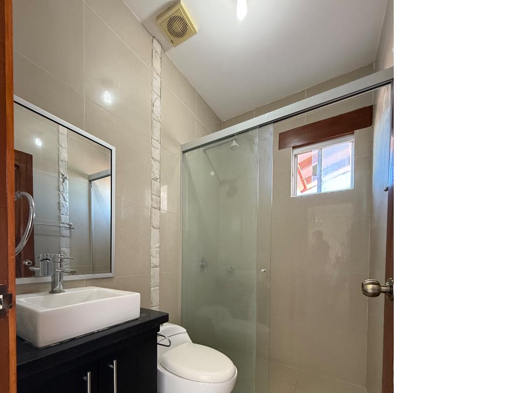 Casa en Urubó en Santa Cruz de la Sierra 4 dormitorios 3 baños 3 parqueos Foto 7