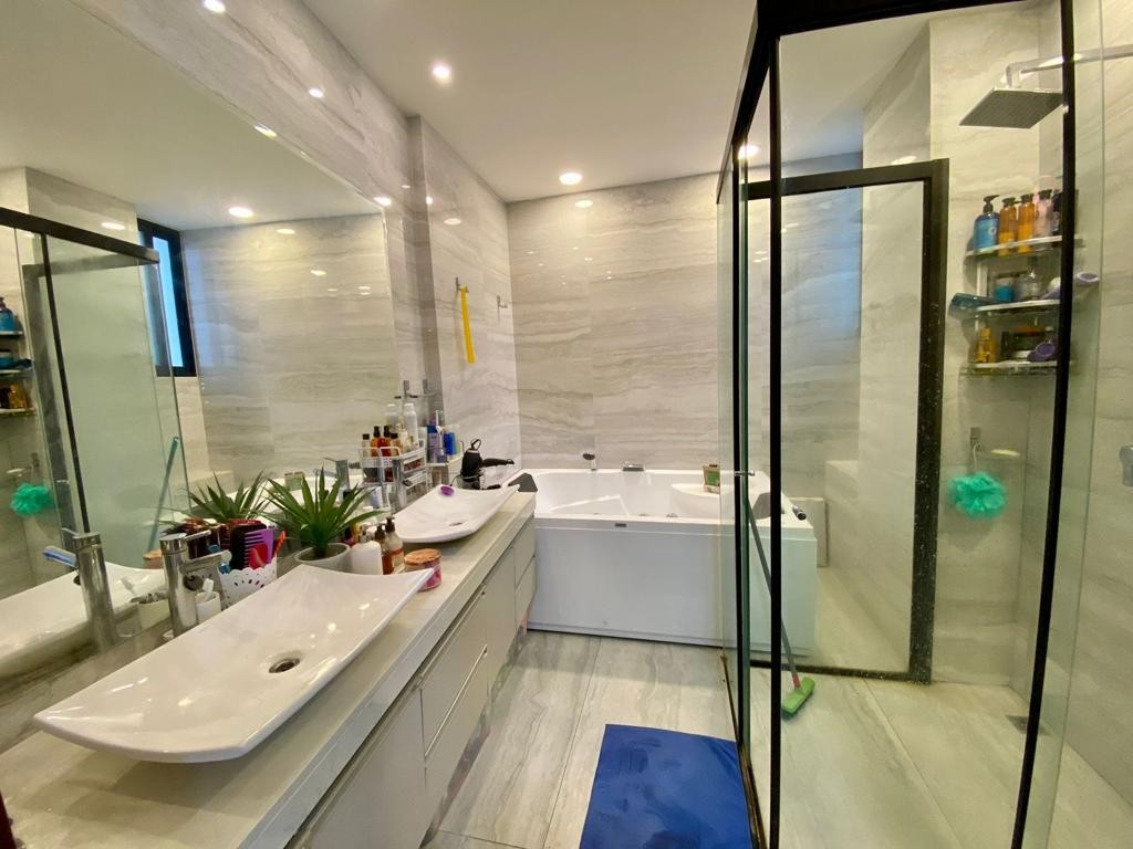 Casa en VentaCasa con 5 suites, Av. Paragua Foto 9