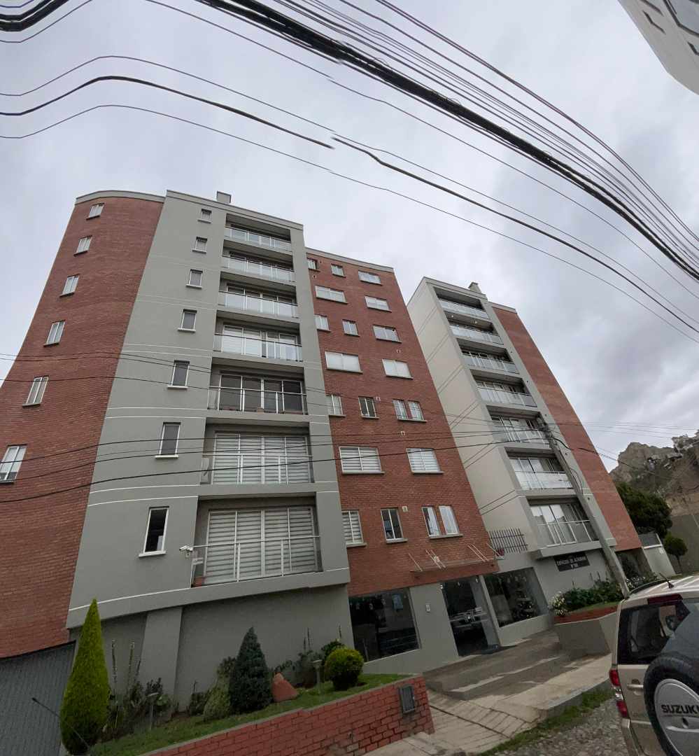 Departamento en VentaDEPARTAMENTO EN VENTA DE 2 DORMITORIOS EN ACHUMANI (SECTOR ASILO) 2 dormitorios 2 baños 1 parqueos Foto 1