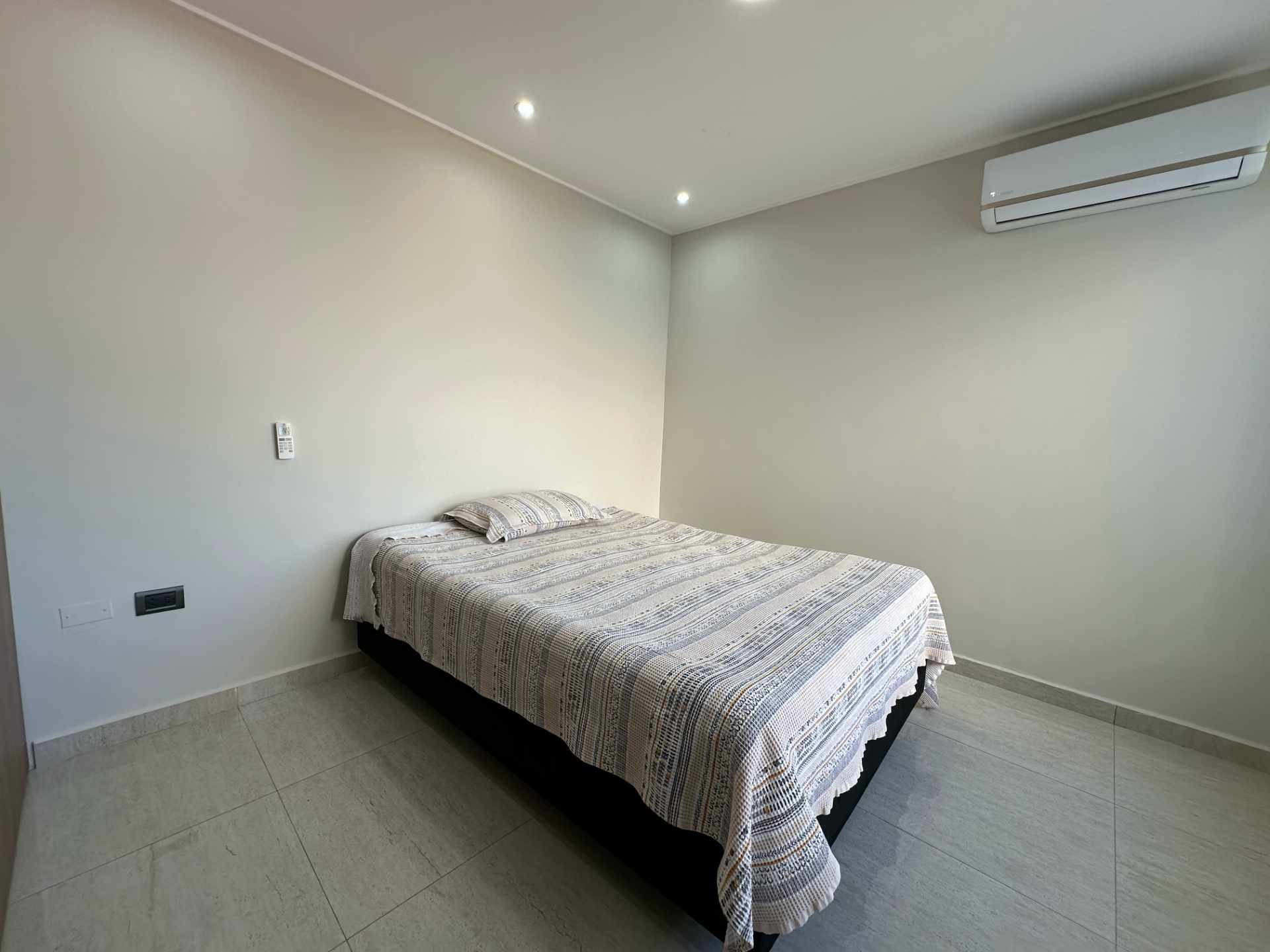 Departamento en Entre 4to y 5to anillo Norte en Santa Cruz de la Sierra 1 dormitorios 1 baños  Foto 10