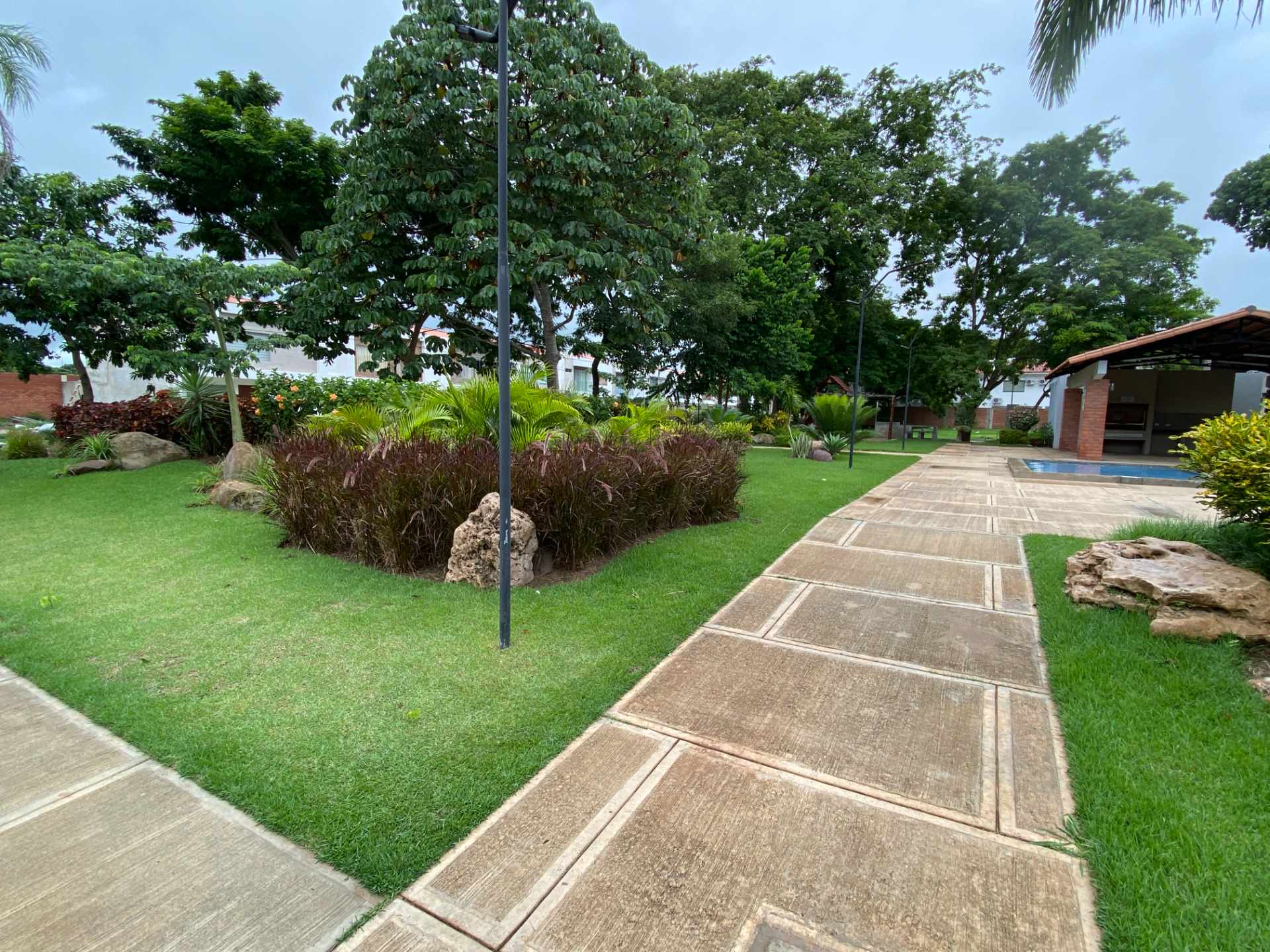 Casa en VentaCondominio Las Palmeras 2. Km 8 Carretera al Norte entrando por Mainter, al lado de ASAI NORTE.   4 dormitorios 4 baños 2 parqueos Foto 3