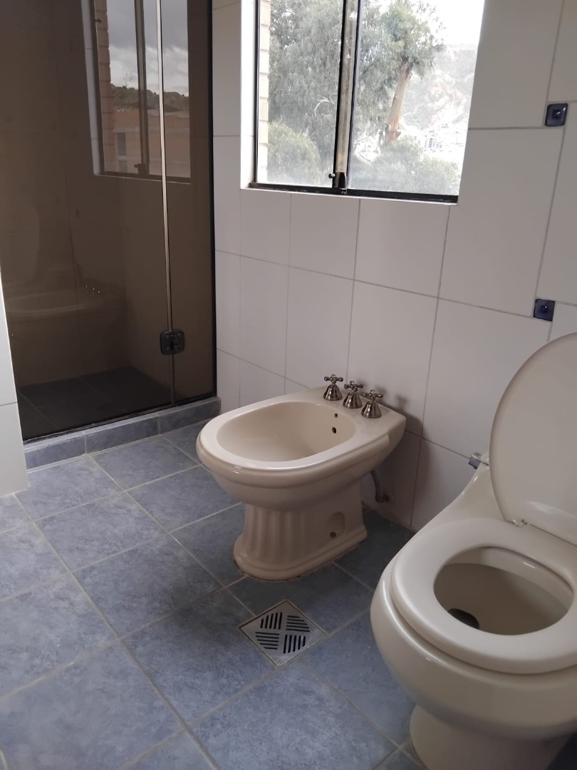 Departamento en AlquilerCALACOTO AV. BALLIVIAN, DEPARTAMENTO AMOBLADO Foto 13