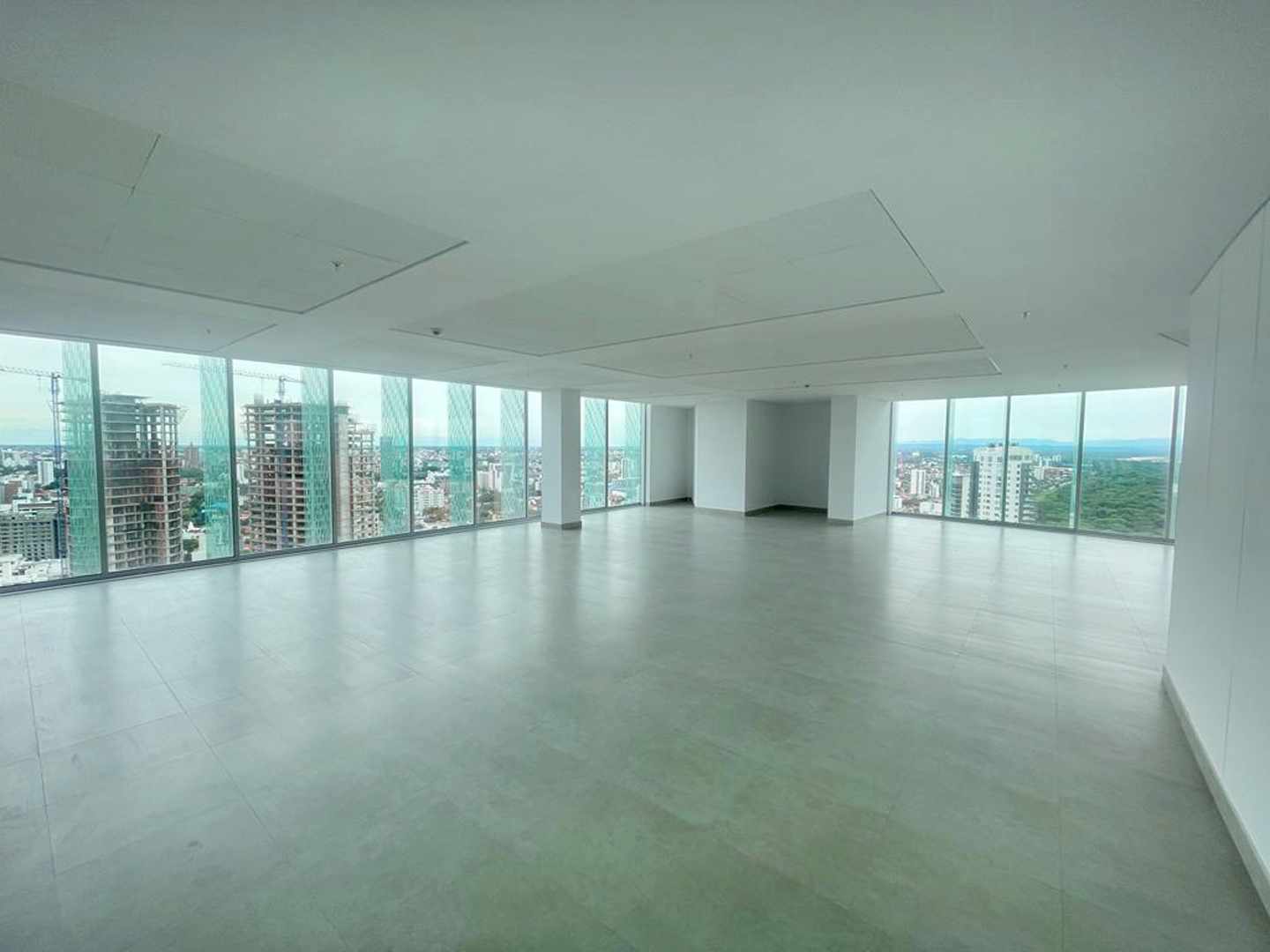 Oficina en Equipetrol en Santa Cruz de la Sierra 1 dormitorios 1 baños 4 parqueos Foto 8