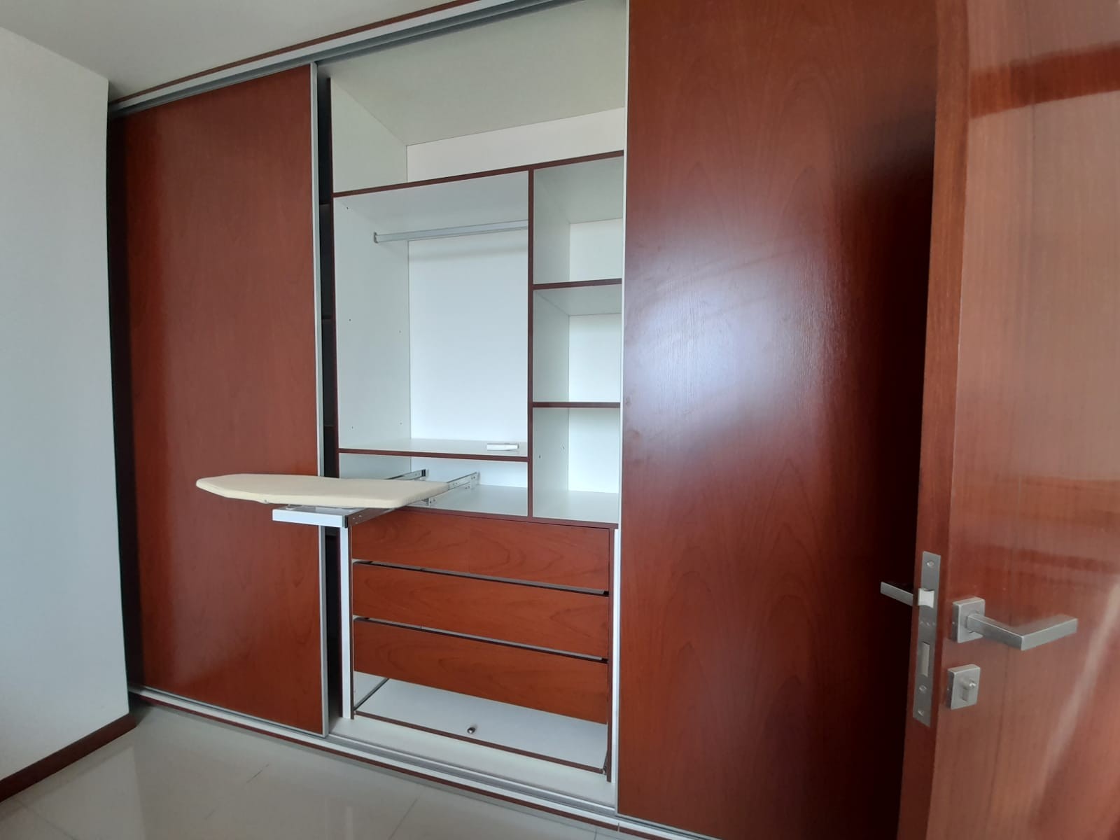 Departamento en AlquilerMacororo 12, equipetrol, frente Plaza Italia 1 dormitorios 1 baños 1 parqueos Foto 7