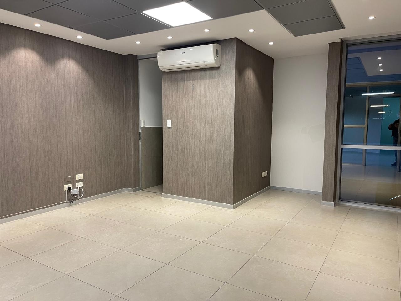 Oficina en Alquiler★¿Está Buscando más Prestigio para su Empresa? ★ Esta oficina en la Torre Dúo, es la solución. Foto 6
