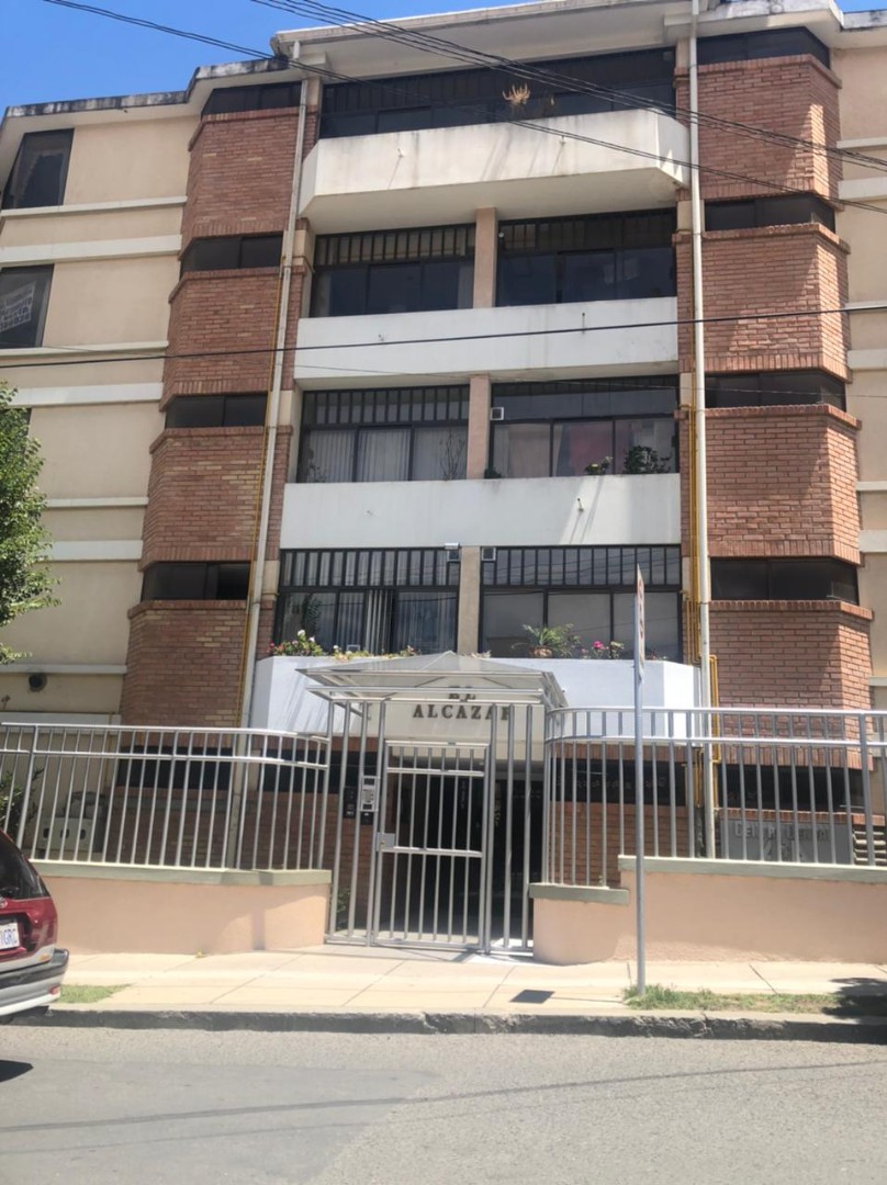 Departamento en Calacoto en La Paz 3 dormitorios 4 baños 1 parqueos Foto 1