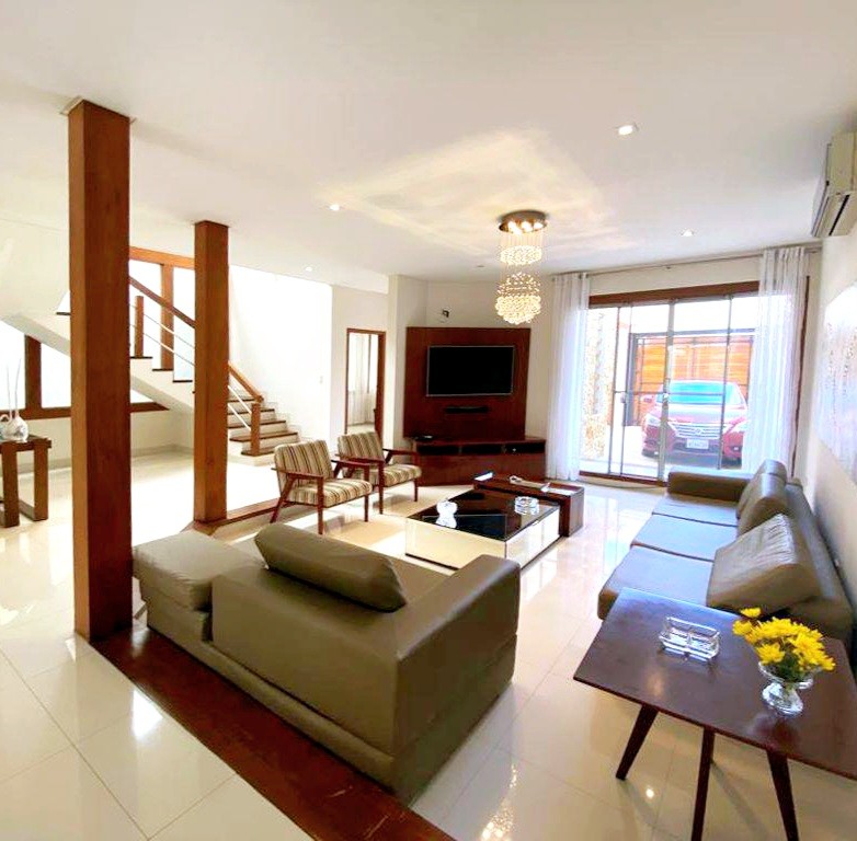 Casa en AnticréticoANTICRETICO
Zona Norte
Av. Alemana 2do y 3er anillo 4 dormitorios 4 baños 4 parqueos Foto 16