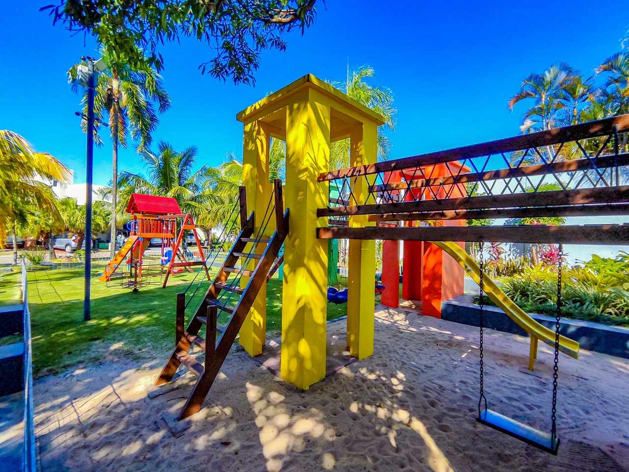 Casa en AlquilerCond. La Hacienda I, 5to. Anillo entre Av. Banzer y Av. Beni 4 dormitorios 3 baños 1 parqueos Foto 17