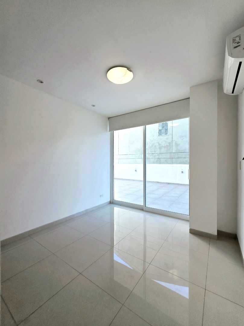 Departamento Centeo Sur
Calle Gral Daavedra entre C/Tarija y Potosí  Foto 7