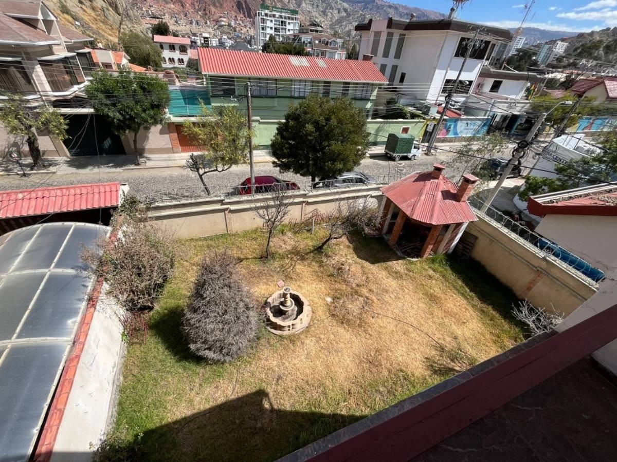 Casa en Calacoto en La Paz 5 dormitorios 5 baños 3 parqueos Foto 23