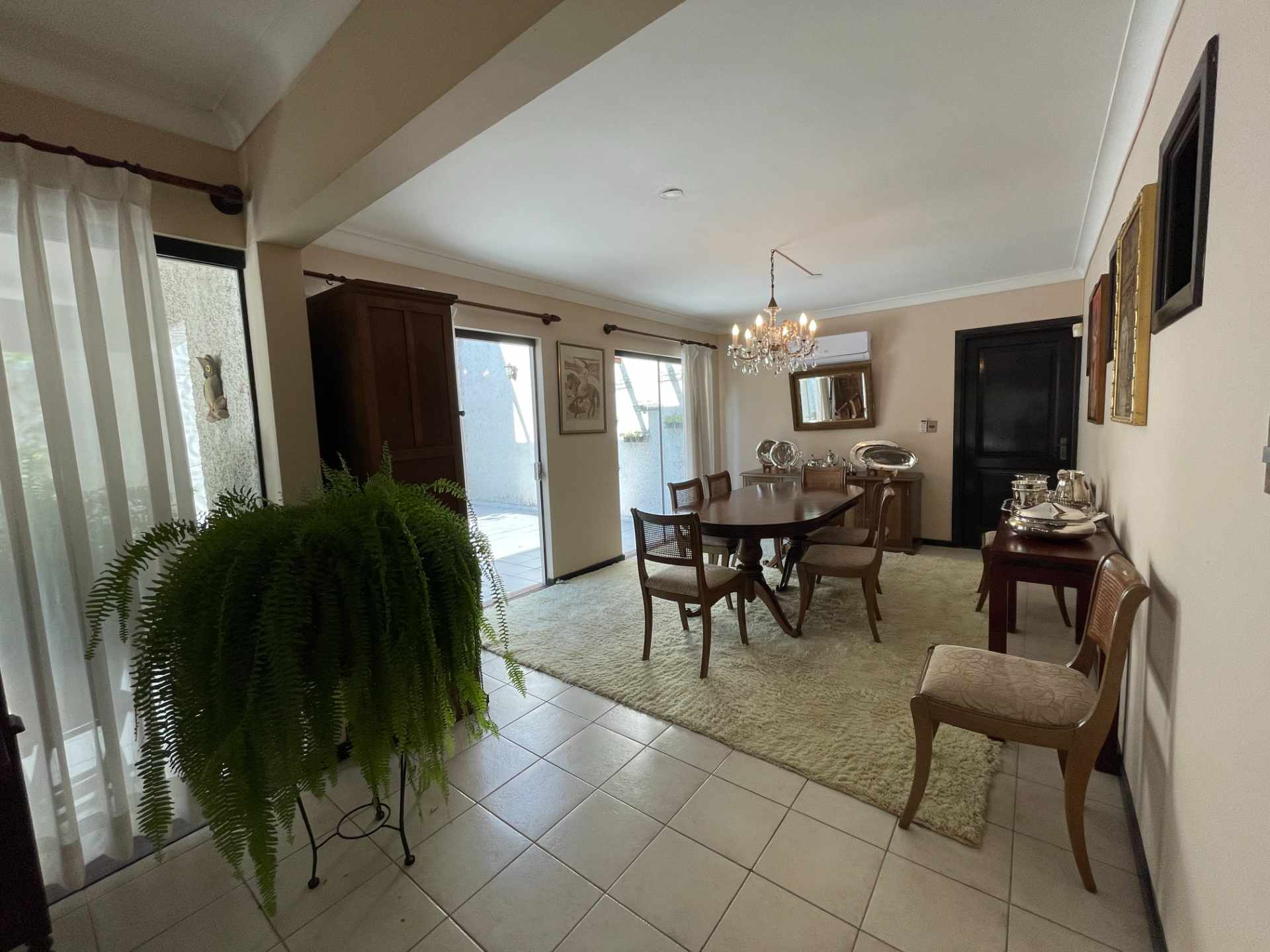 Casa en Entre 4to y 5to anillo Oeste en Santa Cruz de la Sierra 3 dormitorios 6 baños 4 parqueos Foto 17