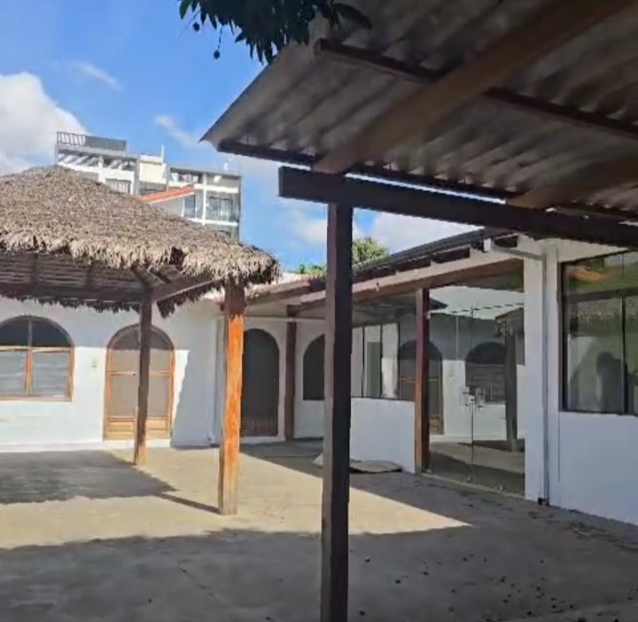 Casa en AlquilerSobre Av Casa en Alquiler zona Norte, Beni 3 dormitorios 2 baños 3 parqueos Foto 1