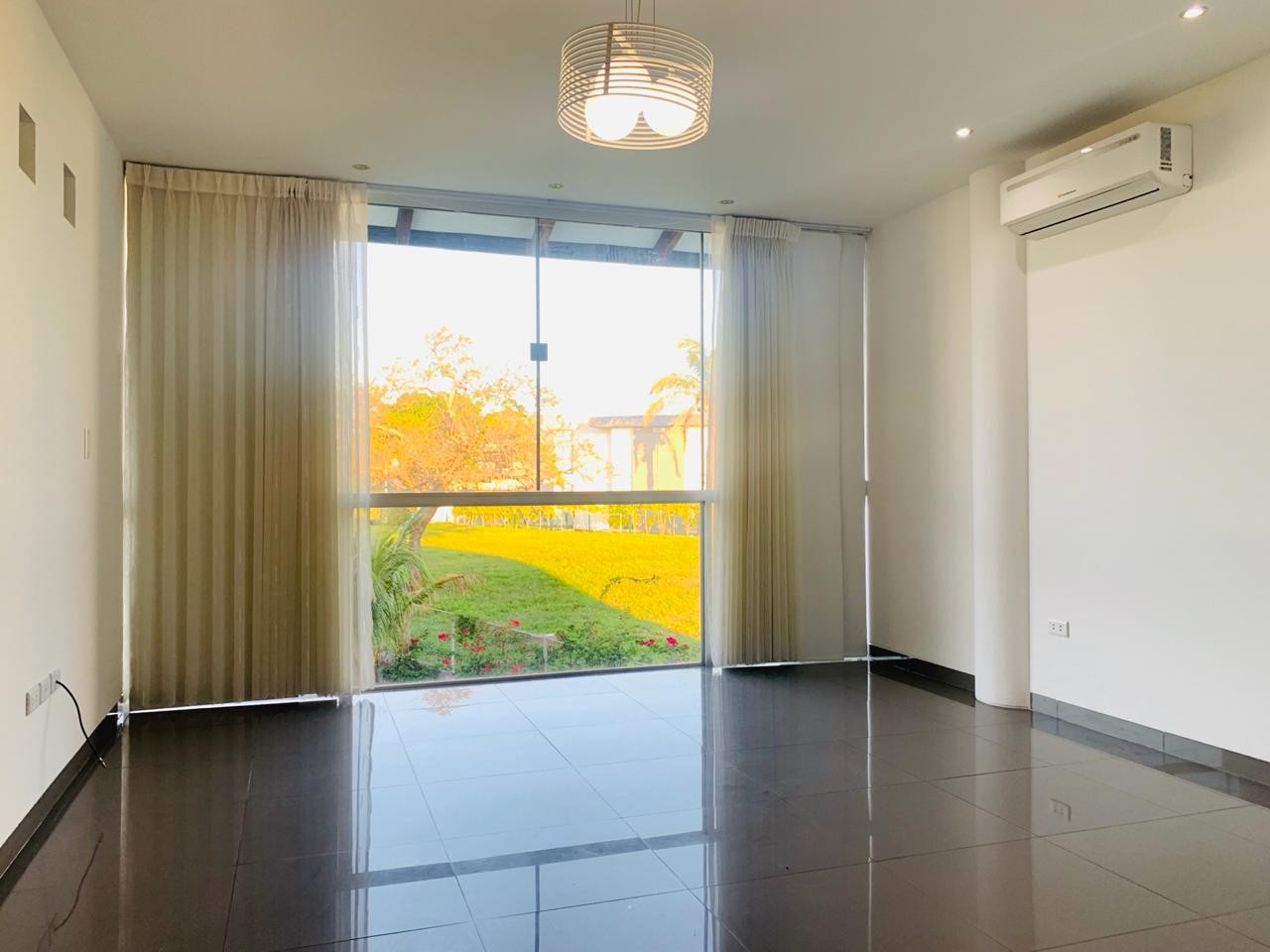 Casa en Urubó en Santa Cruz de la Sierra 5 dormitorios 5 baños 2 parqueos Foto 11