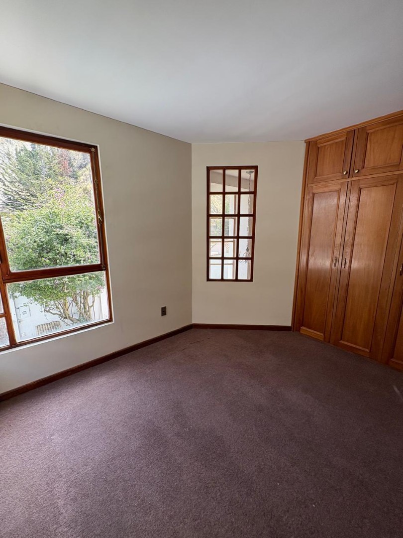 Casa en AlquilerBonita Casa en Alquiler
3 dormitorios, Achumani Foto 8