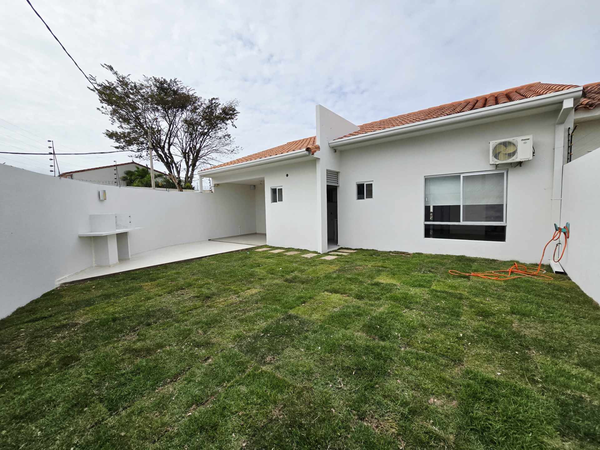 Casa en AlquilerAvenida Pirai  Foto 2