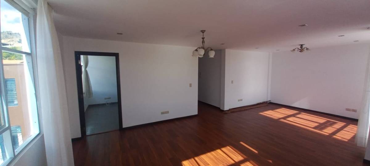 Departamento en El Pedregal en La Paz 3 dormitorios 3 baños 1 parqueos Foto 9