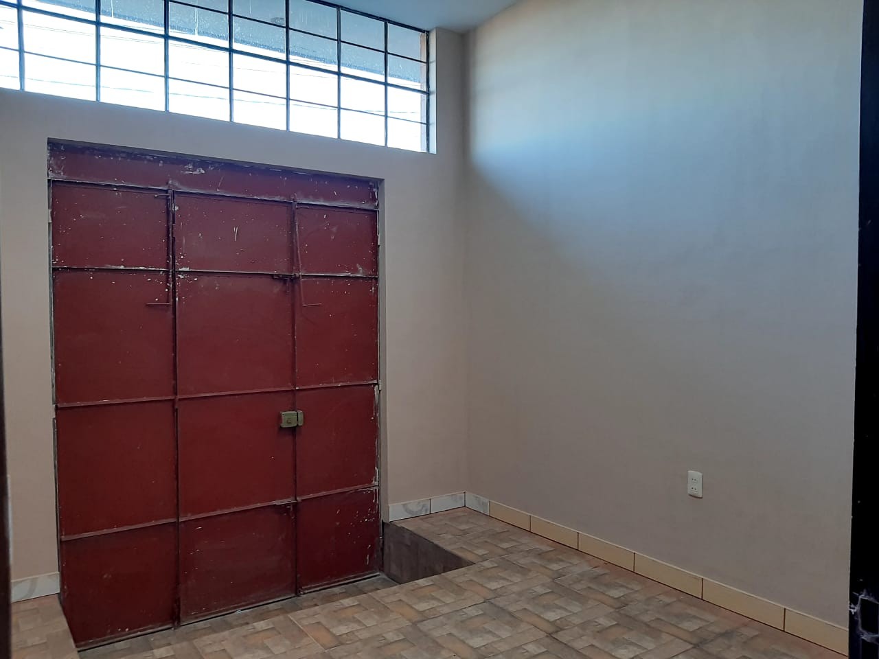 Local comercial en AnticréticoZona pampahasi Av. Circunvalación A Nro 81 Foto 8