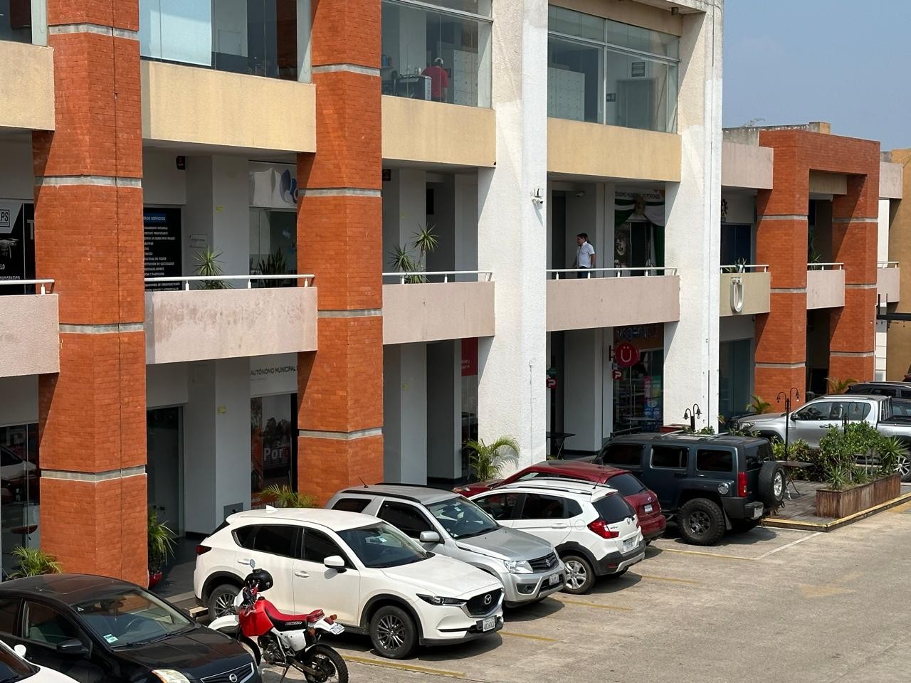 Local comercial en VentaOPORTUNIDAD COMERCIAL EN URUBO OPEN MALL!!!!  7 baños  Foto 1