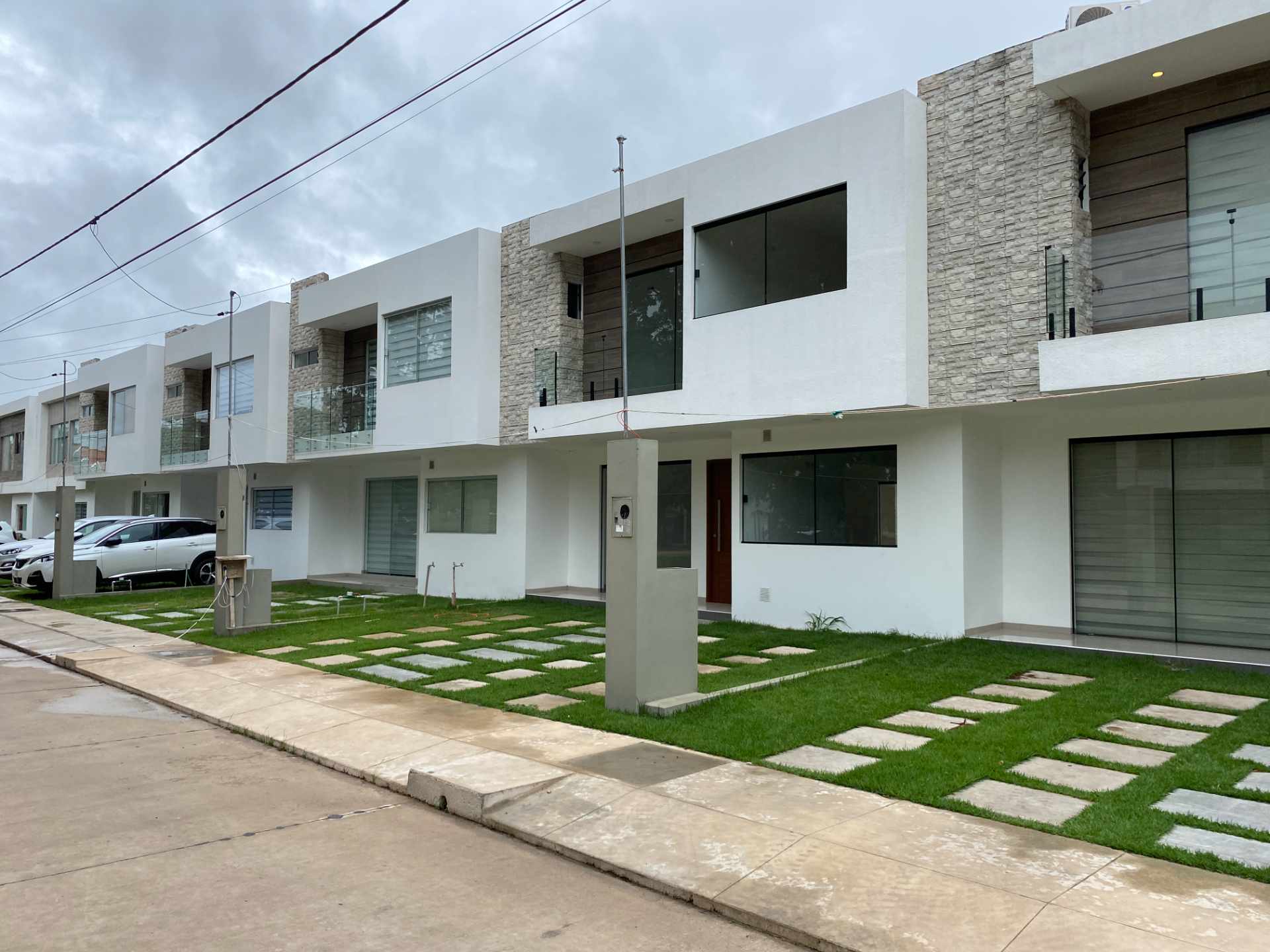 Casa en VentaCondominio Las Palmeras 2. Km 8 Carretera al Norte entrando por Mainter, al lado de ASAI NORTE.   4 dormitorios 4 baños 2 parqueos Foto 12