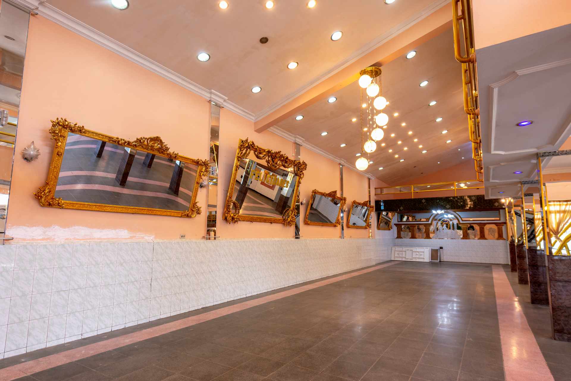 Edificio en VentaAv. Ingavi Zona Chimba Foto 11