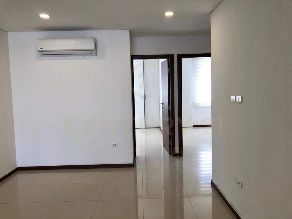 En Alquiler a $us 1,200 Foto 7