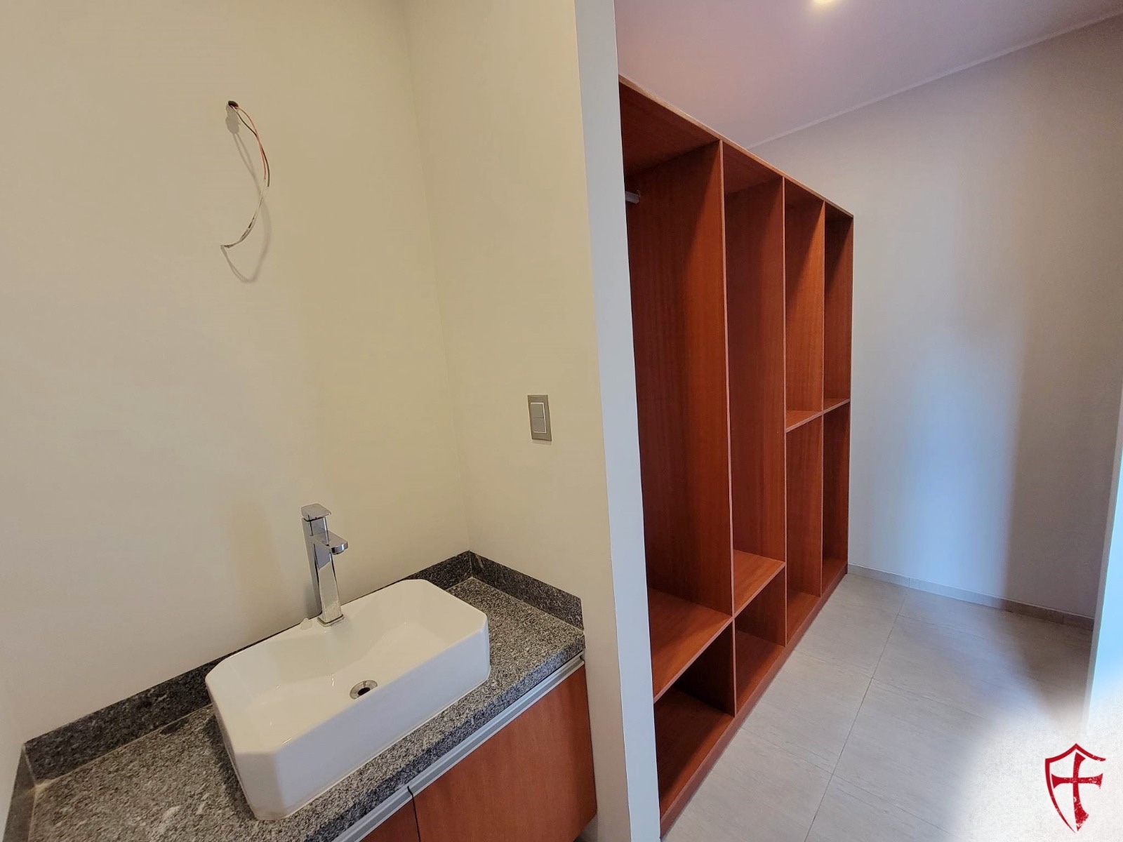 Casa en Urubó en Santa Cruz de la Sierra 5 dormitorios 6 baños 4 parqueos Foto 5