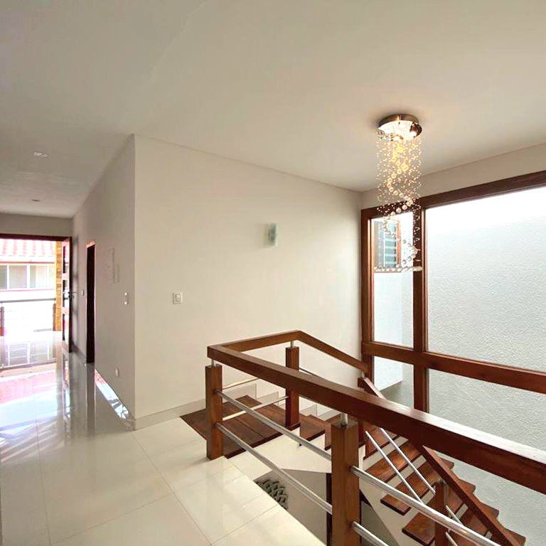 Casa en AnticréticoANTICRETICO
Zona Norte
Av. Alemana 2do y 3er anillo 4 dormitorios 4 baños 4 parqueos Foto 9