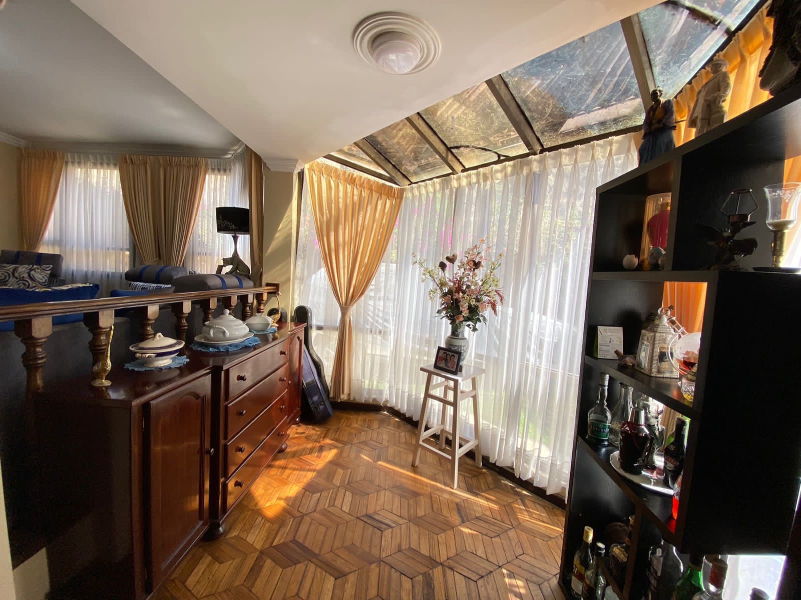 Casa en VentaKoani sobre avenida principal 4 dormitorios 5 baños 4 parqueos Foto 7