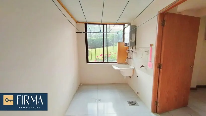 Departamento en AlquilerAvenida Jose Aguirre, zona Los Pinos ( Frente a Impuestos Nacionales ) Foto 6