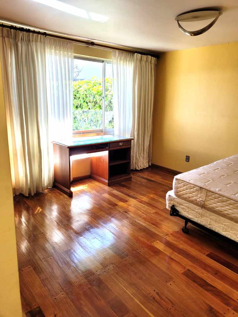 Casa en AlquilerCALACOTO -  EXCELENTE UBICACION 4 dormitorios 4 baños 5 parqueos Foto 10