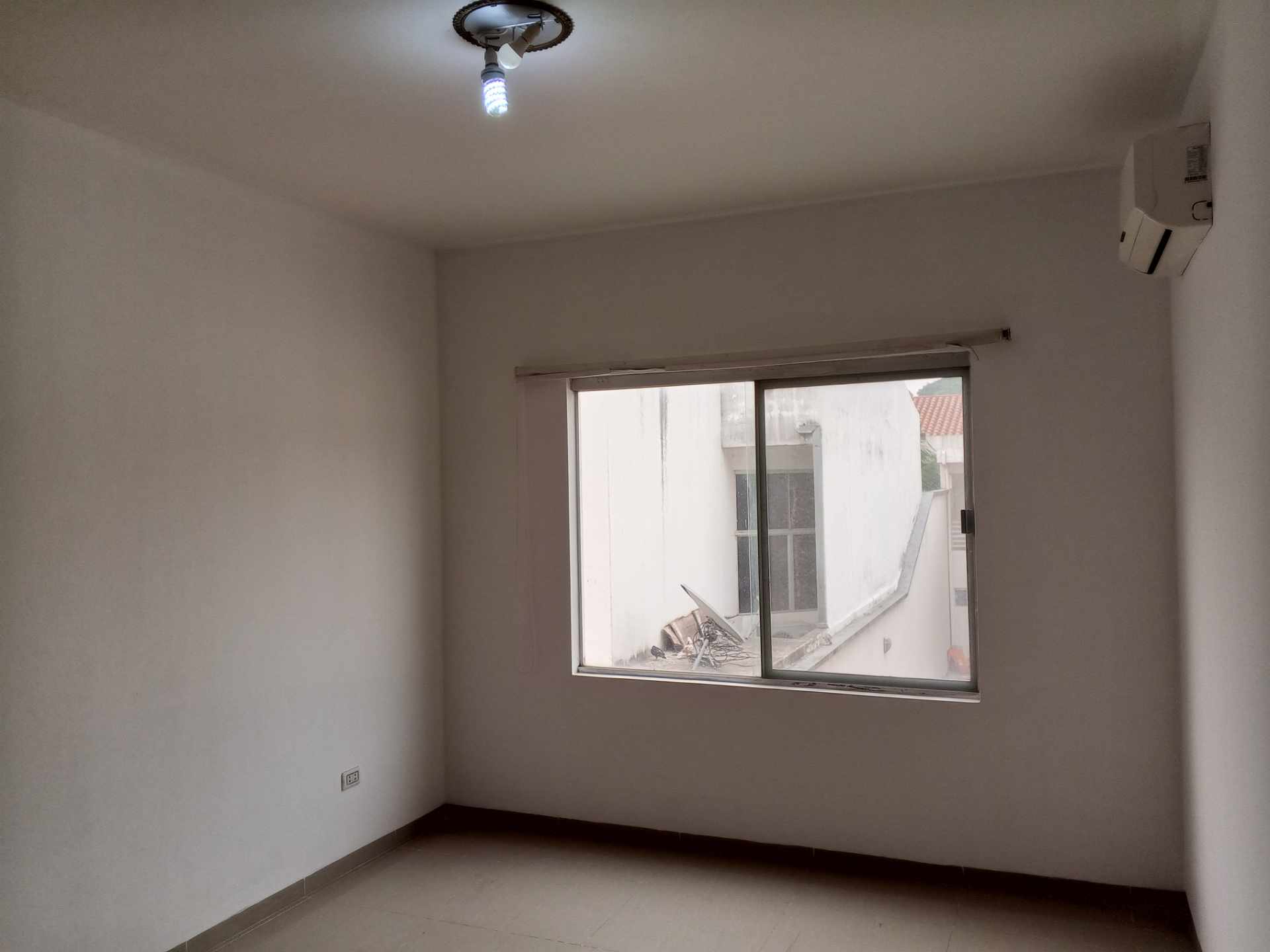 Departamento [CONDOMINIO JERUSALEN| 4TO. Y 5TO. ANILLO ZONA NORTE ENTRE RADIAL 26 Y 27 CERCA DE MALL LAS BRISAS] ALQUILER SIN MUEBLES DPTO. 1 DORMITORIO SIN PARQUEO Foto 7